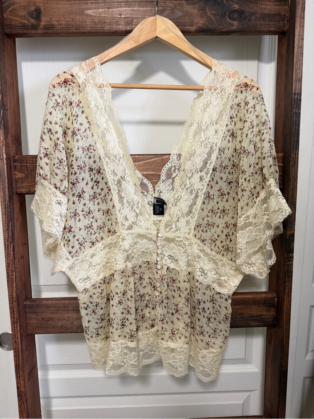 Passport Cream Floral Lace-Trim Camisole
